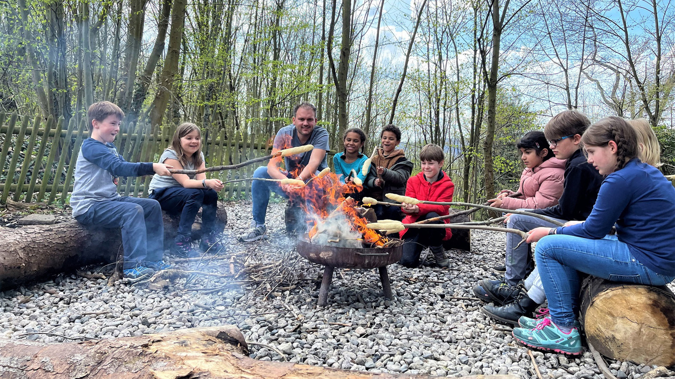 Lagerfeuer mit Stockbrot