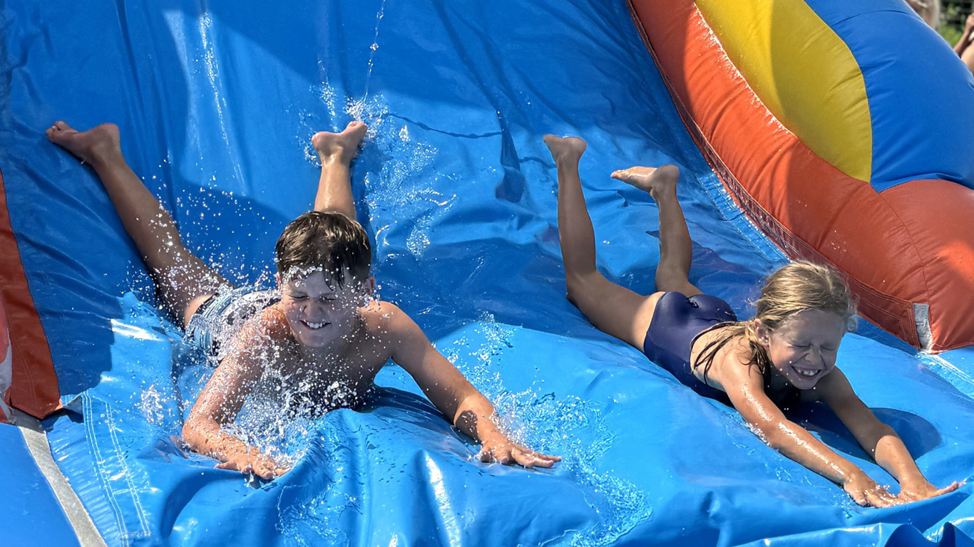 XXL Wasserhüpfburg