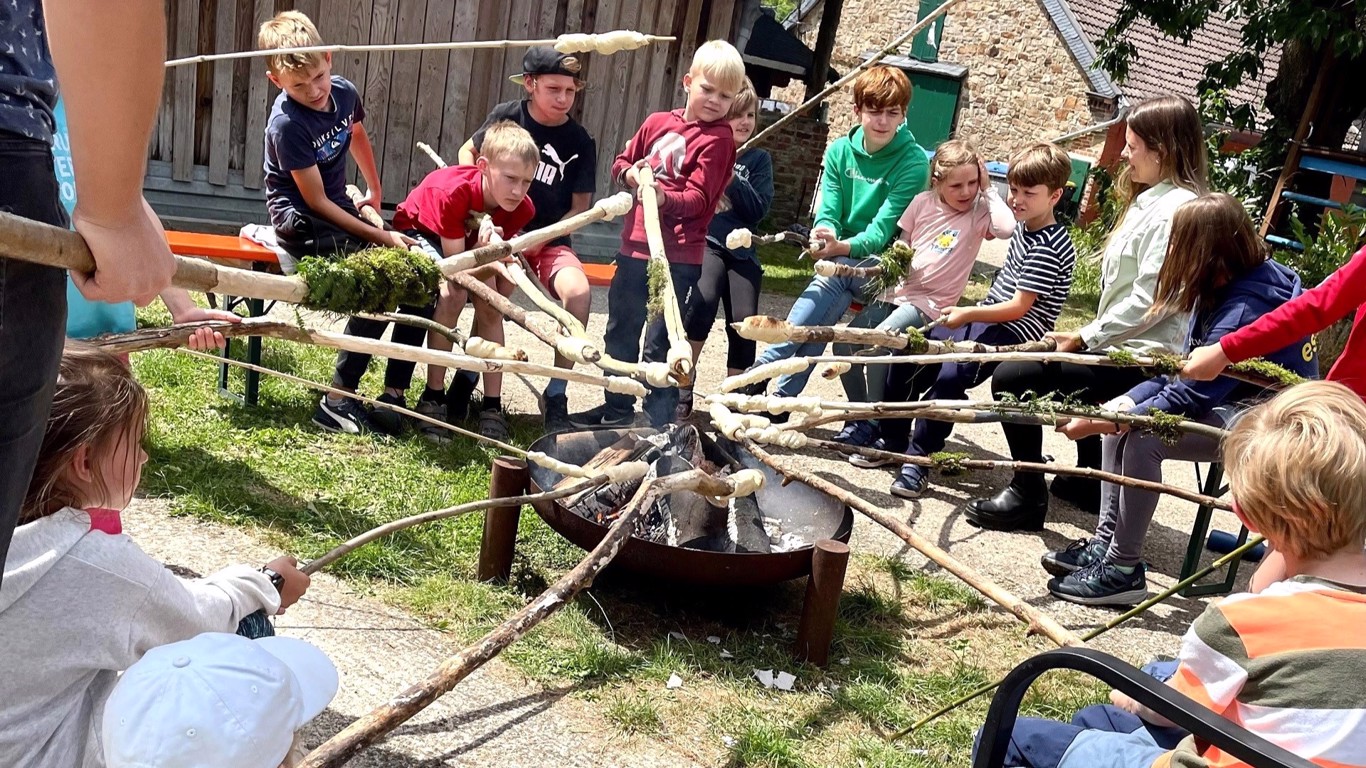 Lagerfeuer mit Stockbrot