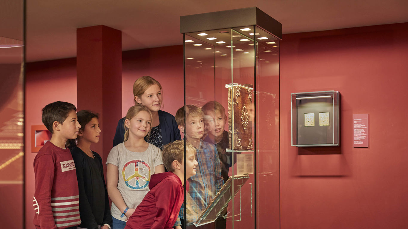 Kindergruppe im Domschatz